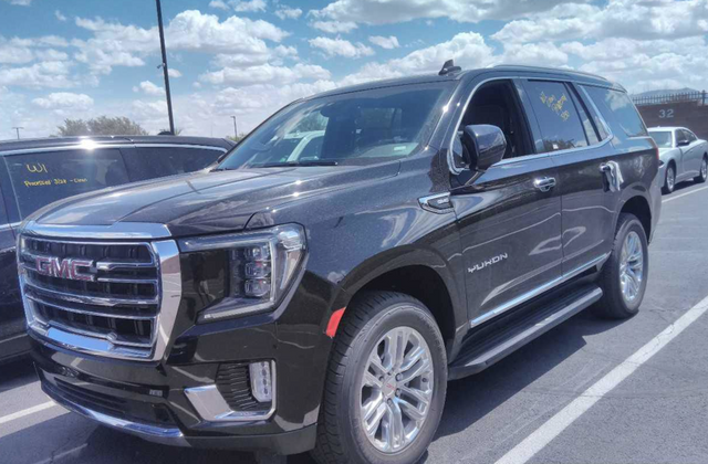 Onyx Black 2024 GMC Yukon SLT RWD SUV / Crossover 4X2