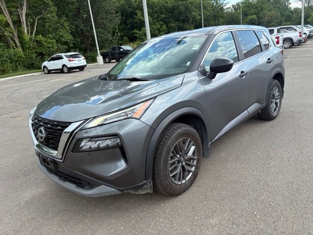 Used 2023 Gray Nissan S image 3