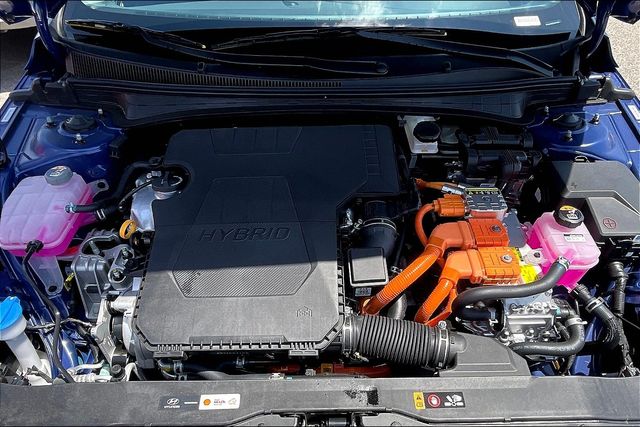 2025 Hyundai Elantra Hybrid Limited photo