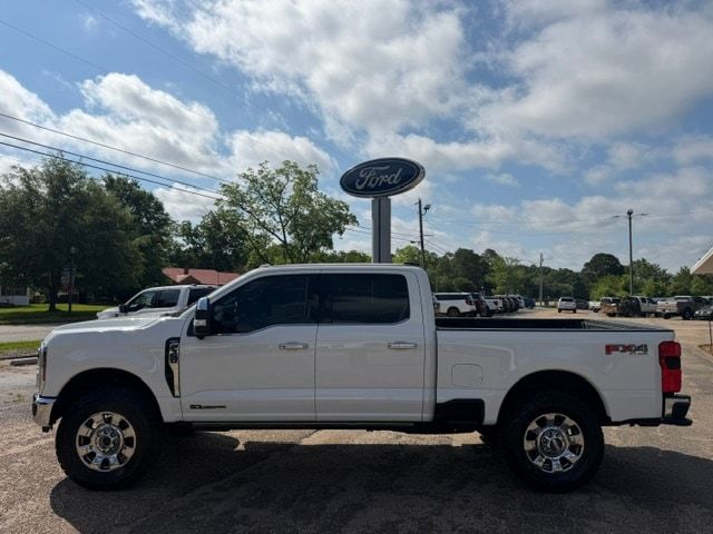 Star White Metallic Tri-Coat 2024 Ford F-350 Super Duty Lariat Crew Cab 4WD Pickup Truck Four-Wheel Drive Automatic