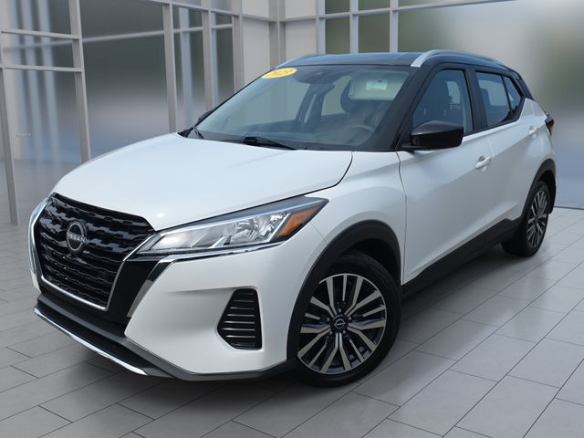 Aspen White Tricoat/Super Black 2023 Nissan Kicks SUV / Crossover Front-Wheel Drive Continuously Variable Transmission