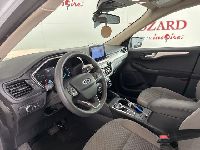 2020 Oxford White Ford Escape SE FWD SUV