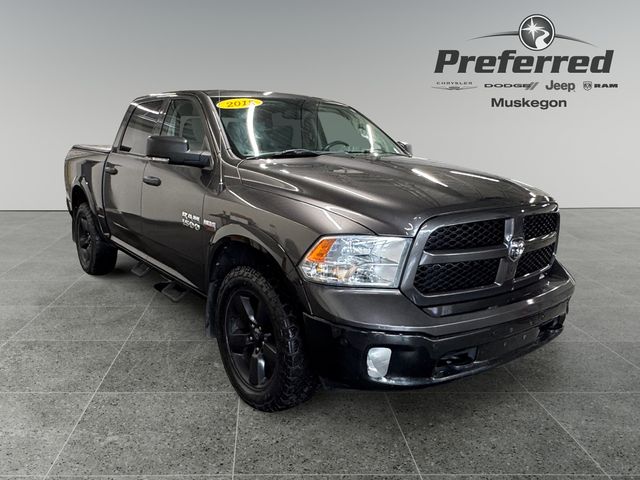 2015 RAM 1500 Gris (Granite Crystal Metallic Clearcoat) Camioneta Todo terreno 8 velocidades Automática