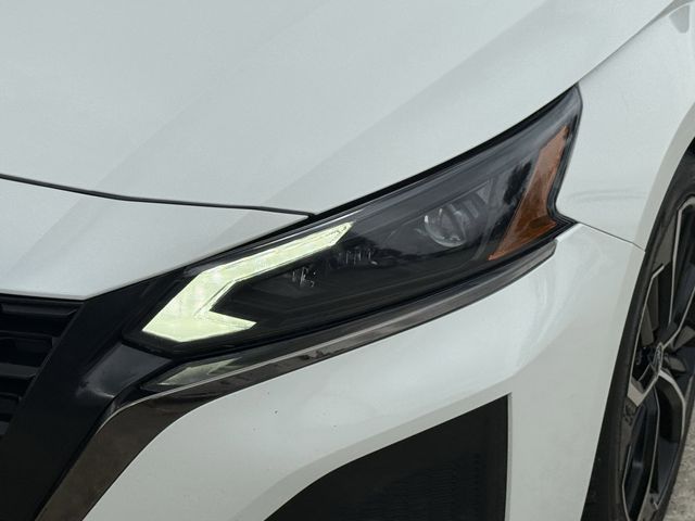 2023 Nissan Altima 2.5 SR White at Central Houston Nissan