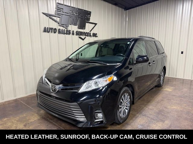 2020 Toyota Sienna XLE 7-Passenger FWD with Auto-Access Seat