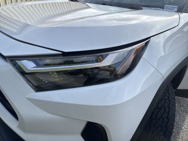 Used 2025 White Toyota LE image 30