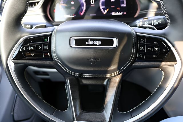 Used Car 2023 Jeep Grand Cherokee  Overland For Sale Under $40,000 In Austin, Texas