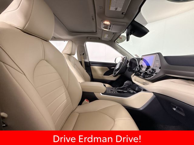 Used 2025 Toyota Highlander SUV