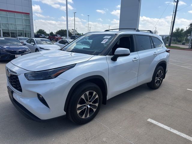 White (Wind Chill Pearl) 2024 Toyota Highlander XLE AWD SUV / Crossover All-Wheel Drive 8-Speed Automatic
