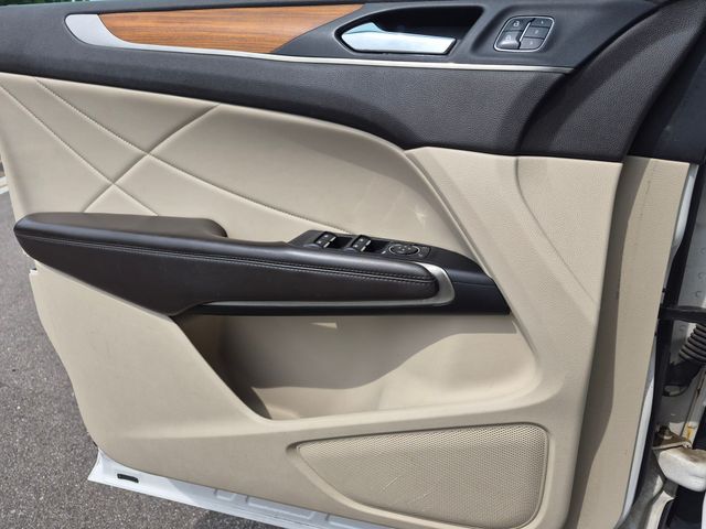 2017 Lincoln MKC - Image 47