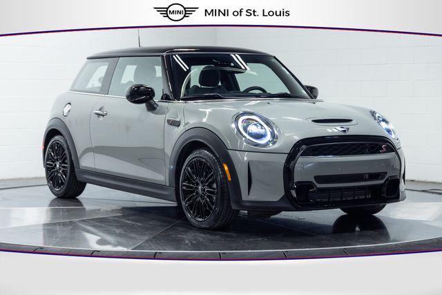 Moonwalk Gray Metallic 2023 MINI Cooper Hatchback Front-Wheel Drive 7-Speed Automatic