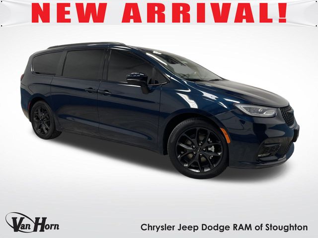2023 Chrysler Pacifica Touring L photo