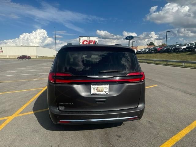 2021 Chrysler Pacifica Touring L 4