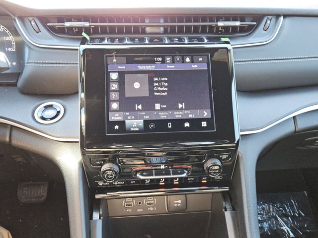 2026 Jeep Grand Cherokee L Laredo 4x2