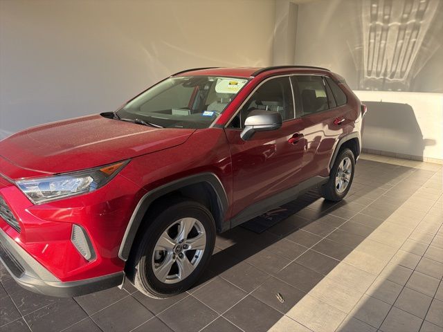 Pearl 2021 Toyota RAV4 LE FWD SUV / Crossover Front-Wheel Drive 8-Speed Automatic