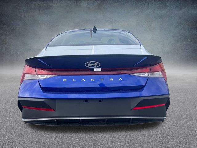 2025 Hyundai Elantra SEL 4