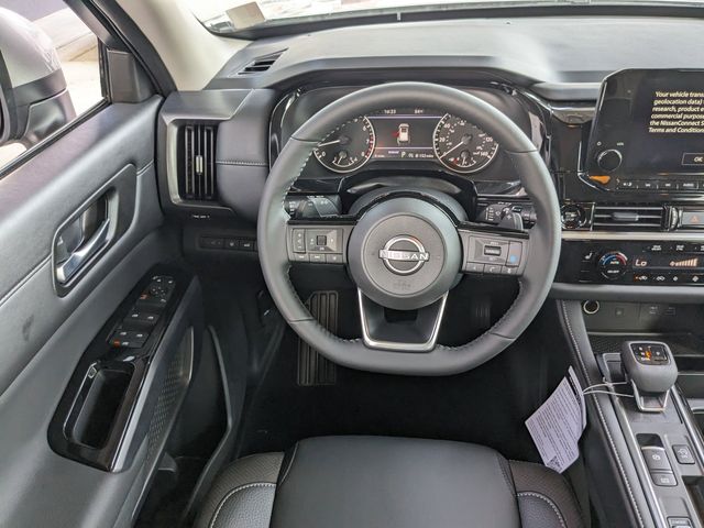 2025 Nissan Pathfinder SL photo 13