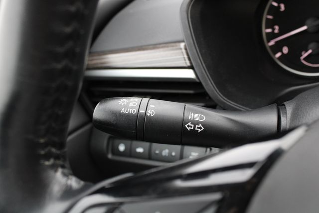 Used 2019 Black Nissan 2.5 SL image 10