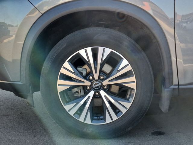 Used 2023 Gray Nissan SV image 9