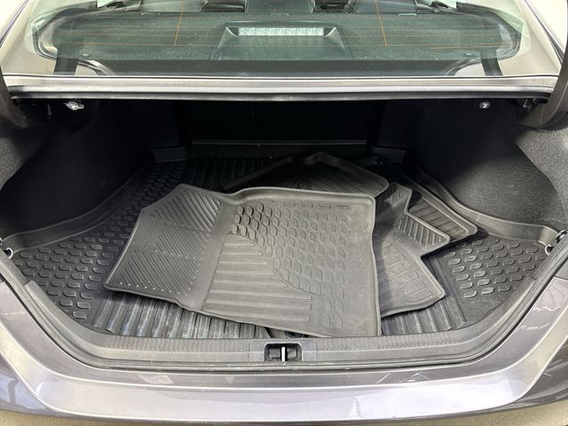 2021 Toyota Camry Hybrid SE photo