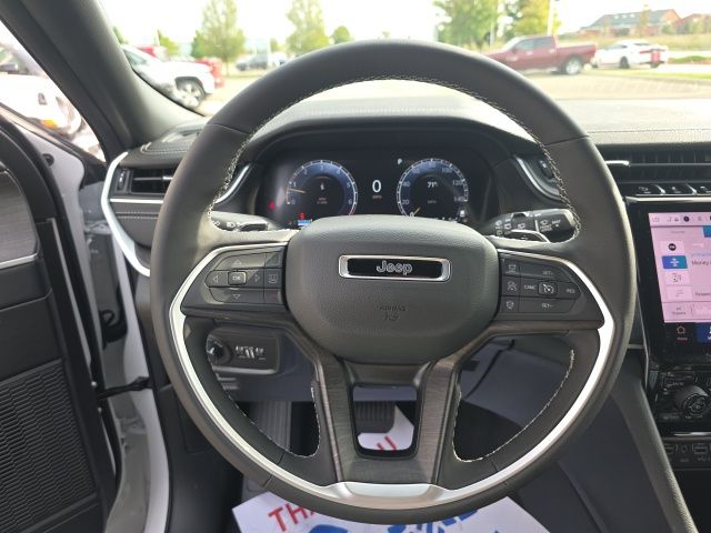 2025 Jeep Grand Cherokee Limited - Bright White Clearcoat exterior view 15