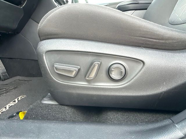2021 Toyota RAV4 XLE:B02452