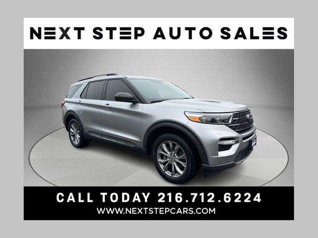 Silver Metallic 2022 Ford Explorer SUV / Crossover All-Wheel Drive Automatic