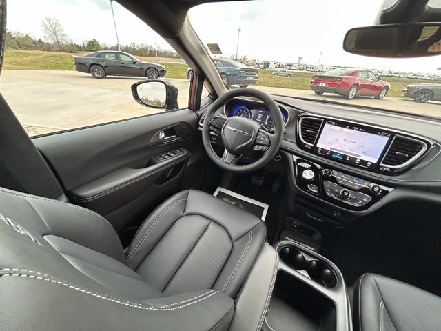 New 2026 Chrysler Pacifica Van