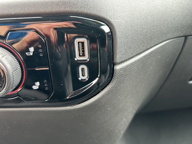 2025 Chevrolet Silverado 1500 LT photo