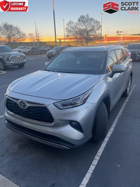 2024 Toyota Highlander Platinum
