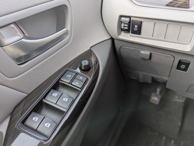 2018 Midnight Black Metallic Toyota Sienna XLE FWD Van