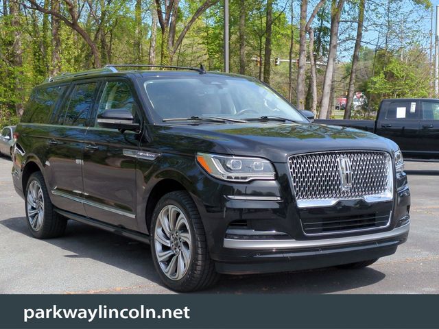 Black Metallic 2023 Lincoln Navigator L Reserve 4WD SUV / Crossover Four-Wheel Drive Automatic
