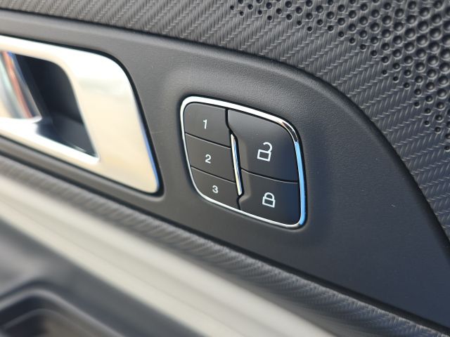 2025 Ford Mustang EcoBoost Premium:B02251