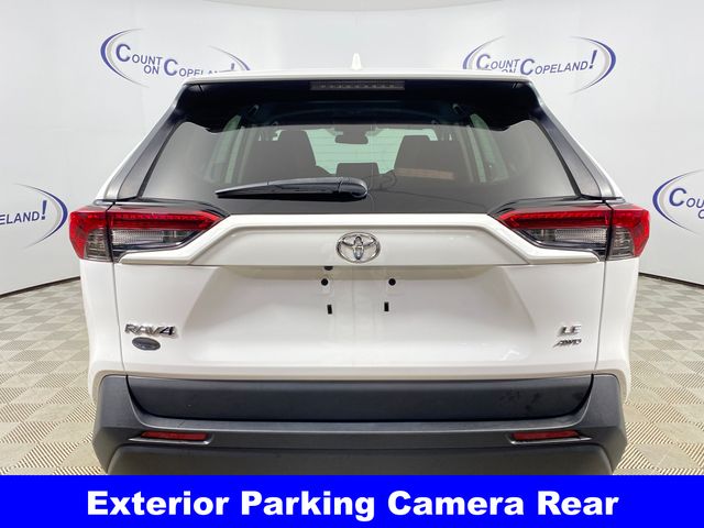 2021 Toyota RAV4 LE photo