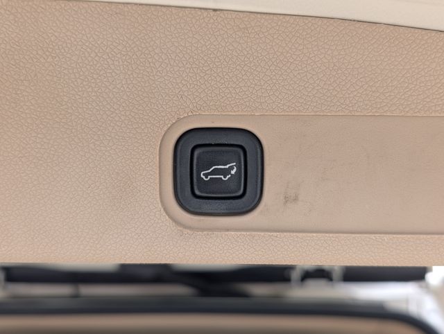 Used 2014 White Chevrolet LTZ image 28