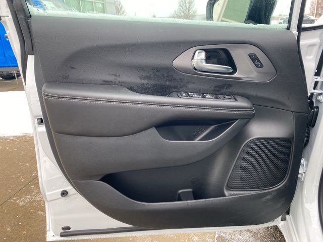 2026 Chrysler Pacifica Select - Bright White Clearcoat exterior view 10