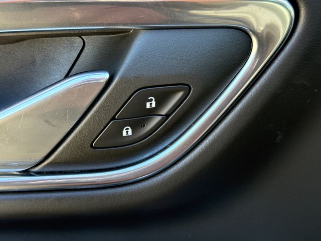 Used 2024 White GMC AT4 image 21