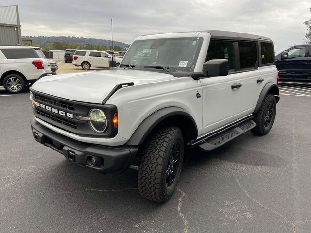 2024 Ford Bronco Black Diamond 8