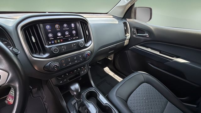 Used 2022 Gray Chevrolet Z71 image 25