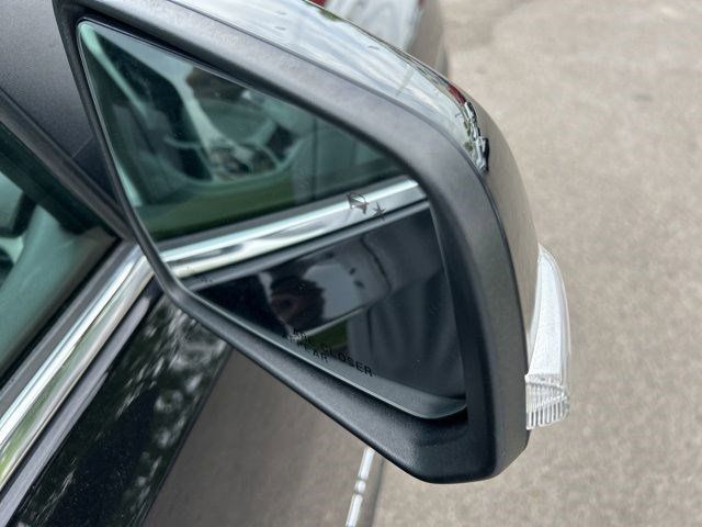 2022 GMC Acadia SLE photo