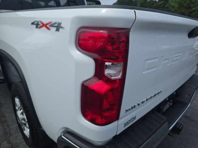 Used 2025 White Chevrolet LT image 35
