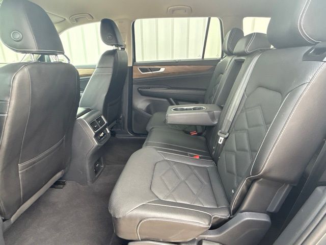 2025 Volkswagen Atlas 2.0T SE w/Technology:L168456A