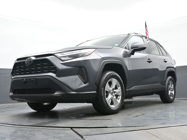 2022 Toyota RAV4 XLE 32