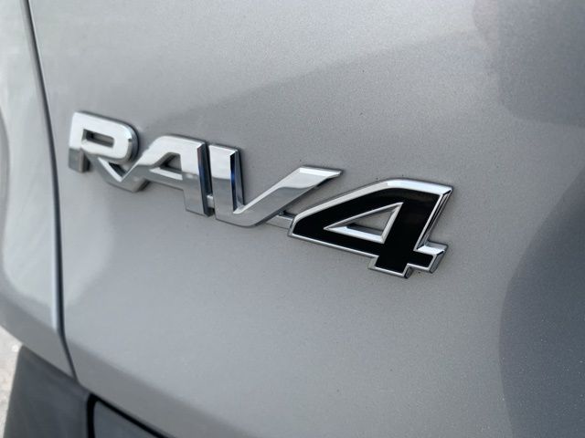 2021 Toyota RAV4 Hybrid XLE photo