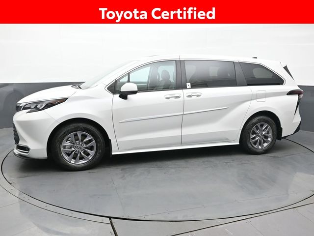 2024 Toyota Sienna XLE 2