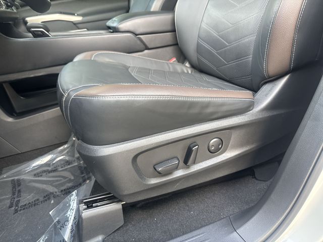 Used 2023 White Nissan Platinum image 33