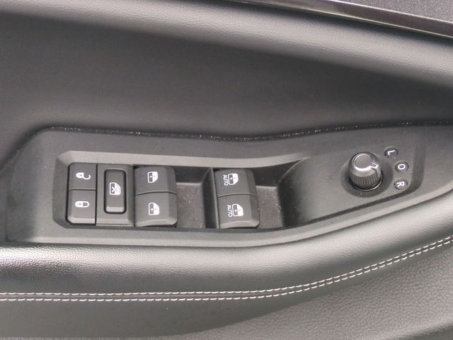 Used 2022 White Jeep Altitude image 14
