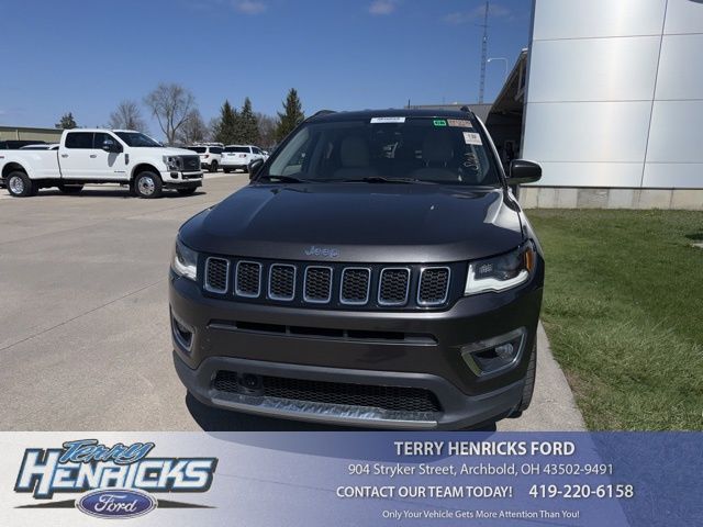 Gray (Granite Crystal Metallic Clearcoat) 2018 Jeep Compass Limited FWD SUV / Crossover Front-Wheel Drive 6-Speed Automatic