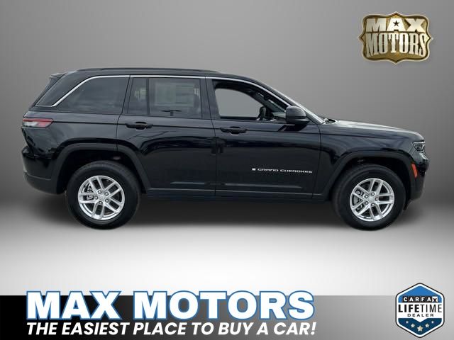 2024 Jeep Grand Cherokee Laredo 11