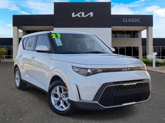Snow White Pearl 2023 Kia Soul LX FWD SUV / Crossover Front-Wheel Drive Continuously Variable Transmission